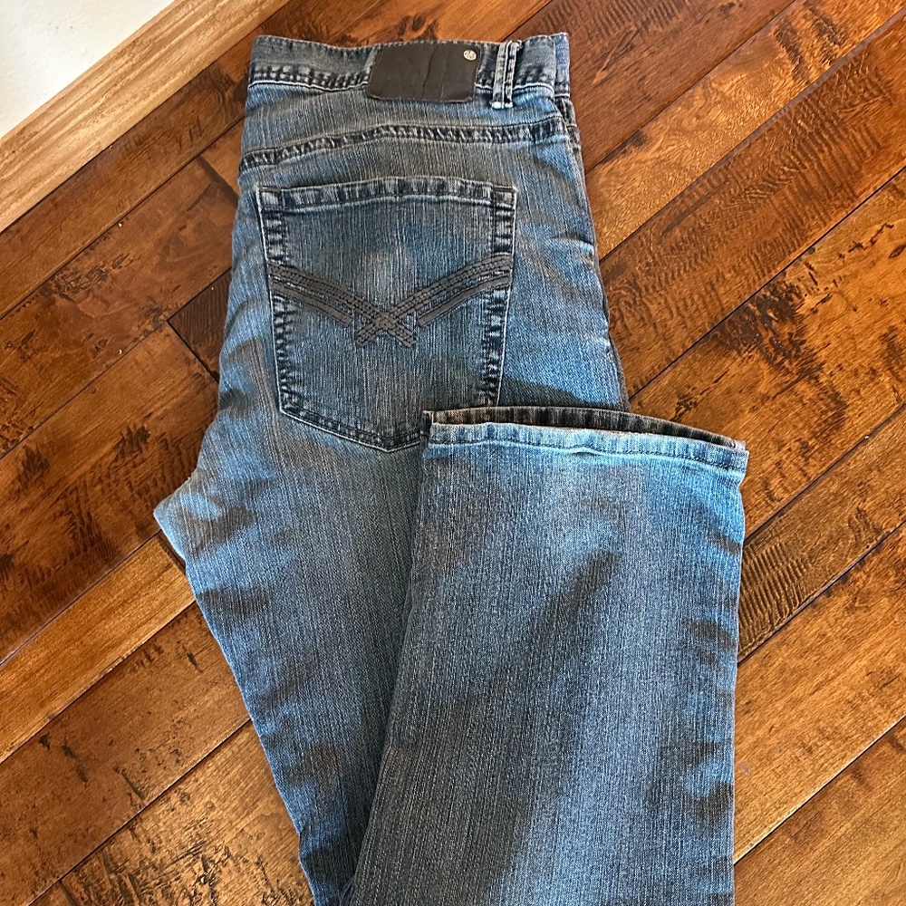 Axel Brand Men's Slim Straight Blue Jeans.  Size 38 x 30.